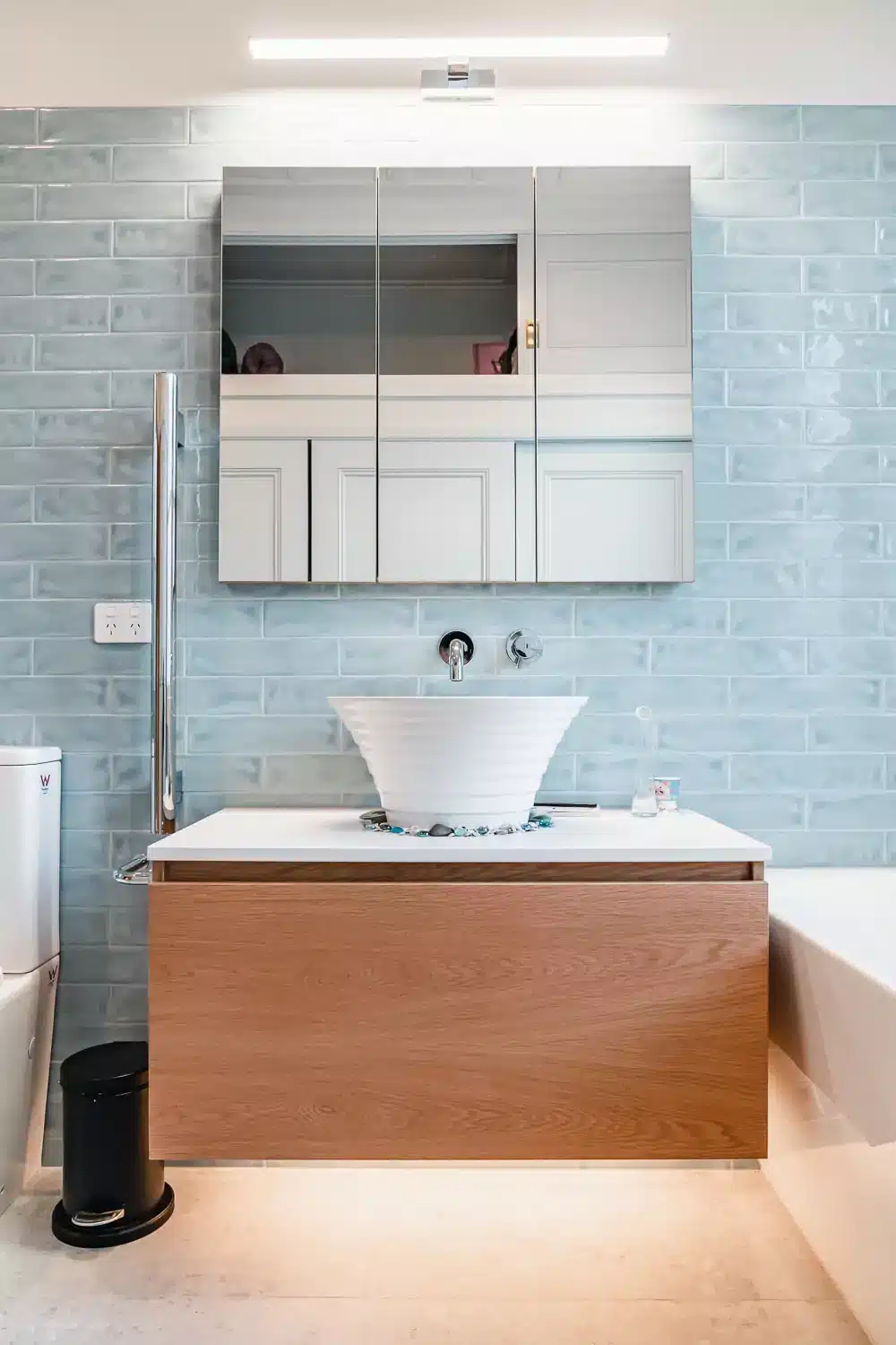 Modern bathroom vanity