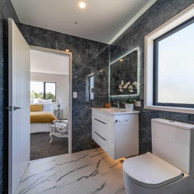 Modern ensuite bathroom design